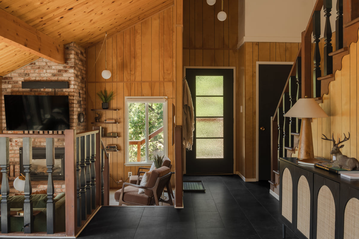 The living room, the fireplace and the front door